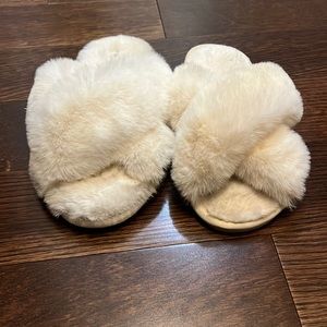 white fuzzy sandal slippers with rubber sole